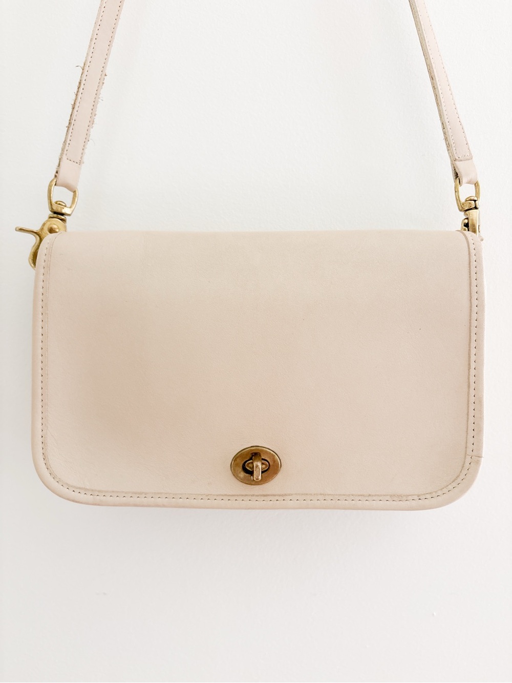 Vintage Coach Pocket Purse #9755 – Bone Leather – Made in USA